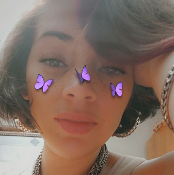 Meet your Posher! - Picture 10 of 14